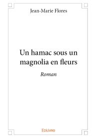 Un hamac sous un magnolia en fleurs